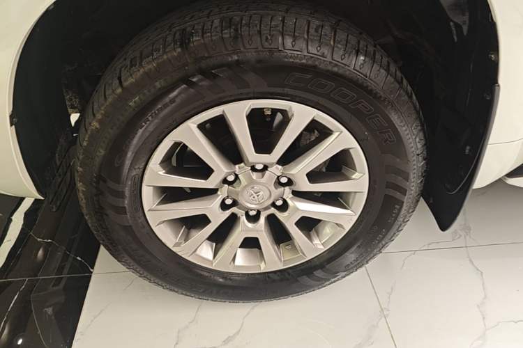 Used Toyota Prado 2018 3.5L Automatic TX-L NAVI Left Front Wheel Hub