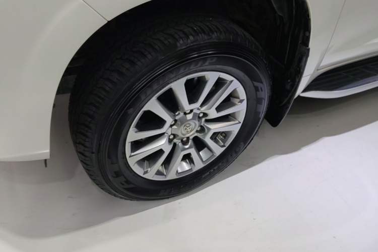 Used Toyota Prado 2018 3.5L Automatic TX-L Left Front Wheel Hub