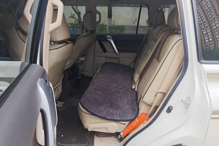 Used Toyota Prado 2018 2.7L TXL Nine-Cylinder External Fuel Tank Large Fuel Capacity – Middle East Left Rear Seat