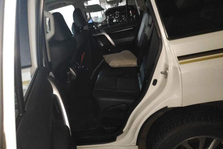 Used Toyota Prado 2018 3.5L Automatic TX-L NAVI with Rear-Mounted Spare Tire Left Rear Seat