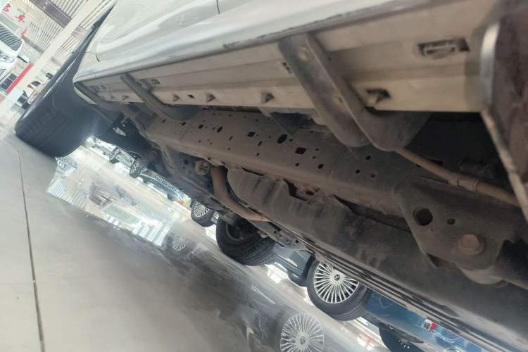 Used Toyota Prado 2018 3.5L Automatic TX-L with Rear-Mounted Spare Tire Left Side Sill