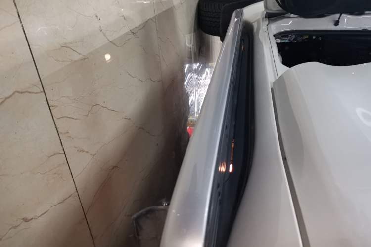Used Toyota Prado 2018 3.5L Automatic TX-L with Rear-Mounted Spare Tire Left Side Sill