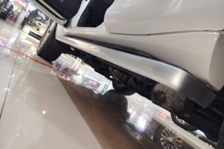 Used Toyota Prado 2018 3.5L Automatic TX-L with Rear-Mounted Spare Tire Left Side Sill