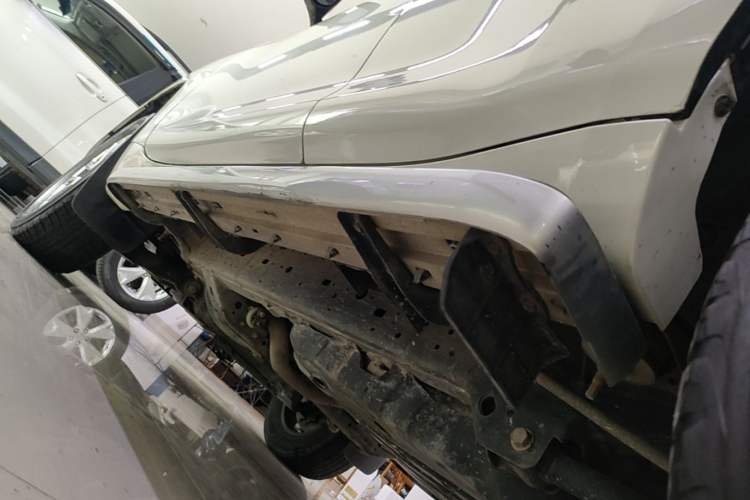 Used Toyota Prado 2018 3.5L Automatic TX-L with Rear-Mounted Spare Tire Left Side Sill