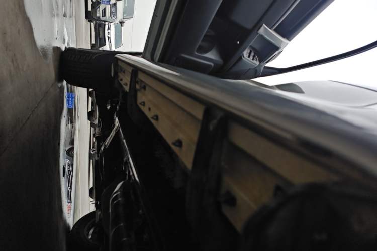 Used Toyota Prado 2018 3.5L Automatic TX-L with Rear-Mounted Spare Tire Left Side Sill
