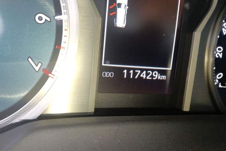 Used Toyota Prado 2018 3.5L Automatic TX-L Odometer Close Up