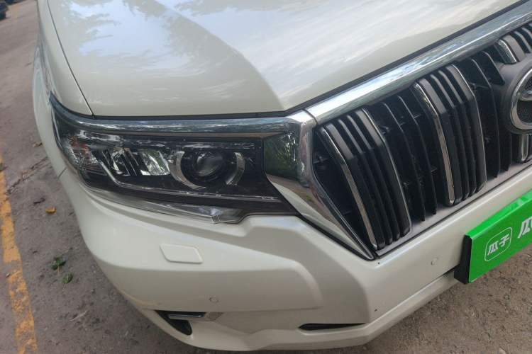Used Toyota Prado 2018 3.5L Automatic TX-L with Rear-Mounted Spare Tire Right Front Headlight