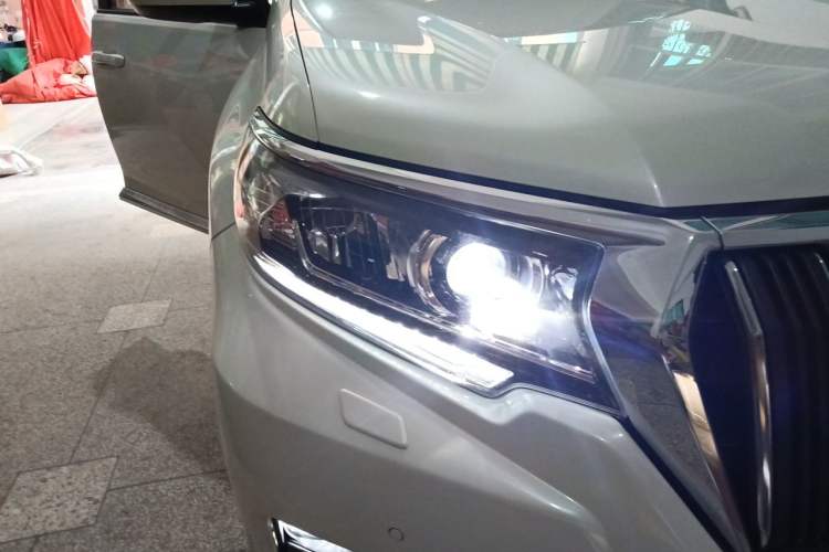 Used Toyota Prado 2018 3.5L Automatic TX-L Right Front Headlight