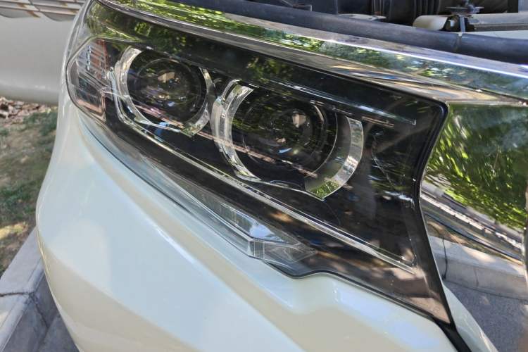 Used Toyota Prado 2018 4.0L GXR Dubai Edition – Middle East Right Front Headlight