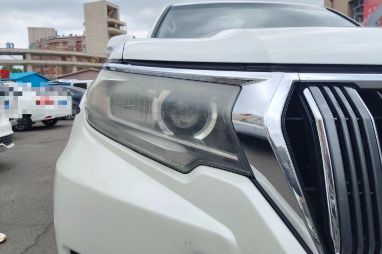Used Toyota Prado  Right Front Headlight