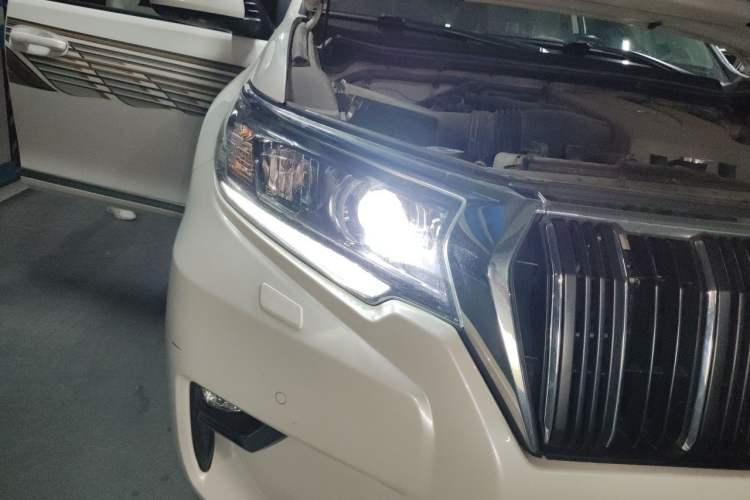 Used Toyota Prado 2018 3.5L Automatic TX-L with Rear-Mounted Spare Tire Right Front Headlight