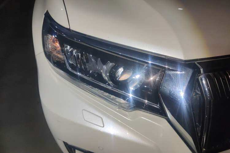 Used Toyota Prado 2018 3.5L Automatic TX-L with Rear-Mounted Spare Tire Right Front Headlight