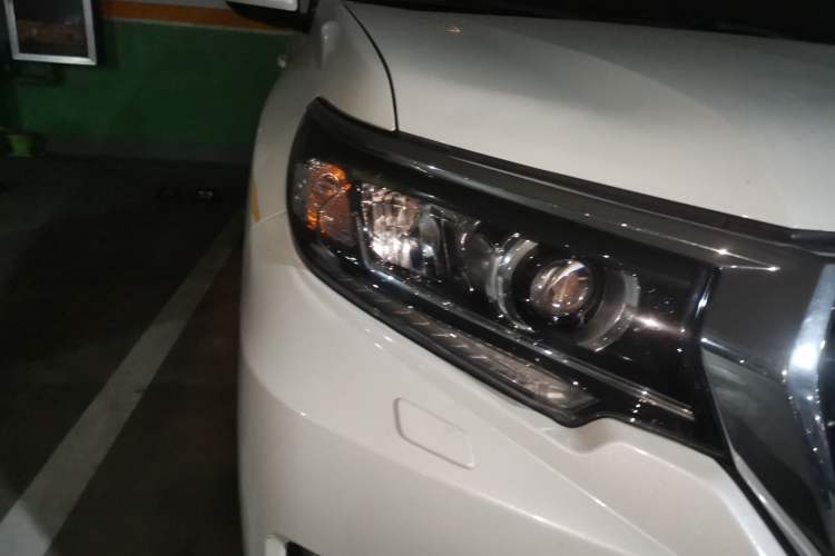 Used Toyota Prado 2018 3.5L Automatic TX-L with Rear-Mounted Spare Tire Right Front Headlight