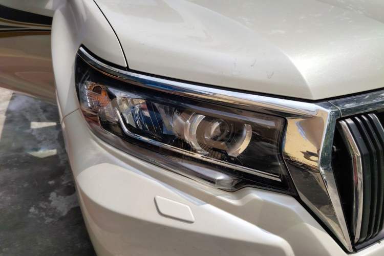 Used Toyota Prado 2018 3.5L Automatic TX-L with Rear-Mounted Spare Tire Right Front Headlight