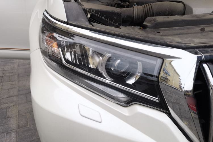 Used Toyota Prado 2018 3.5L Automatic TX-L with Rear-Mounted Spare Tire Right Front Headlight