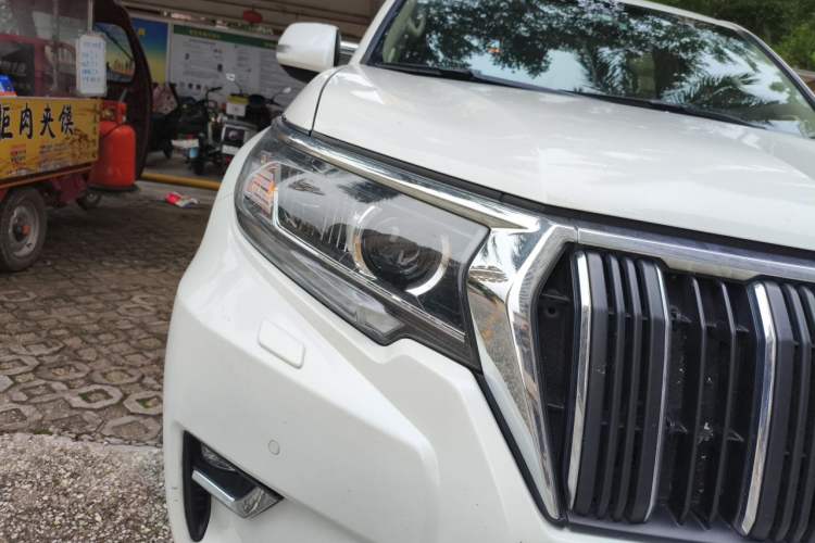 Used Toyota Prado 2018 3.5L Automatic TX-L with Rear-Mounted Spare Tire Right Front Headlight