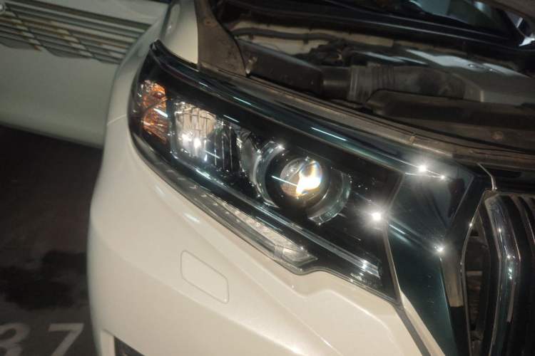 Used Toyota Prado 2018 3.5L Automatic TX-L Right Front Headlight