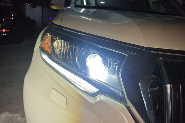 Used Toyota Prado 2018 3.5L Automatic TX-L with Rear-Mounted Spare Tire Right Front Headlight