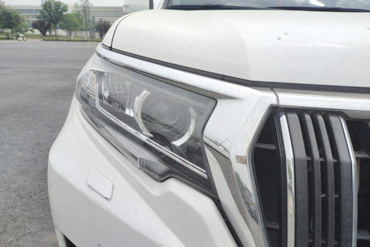 Used Toyota Prado 2018 3.5L Automatic TX-L with Rear-Mounted Spare Tire Right Front Headlight