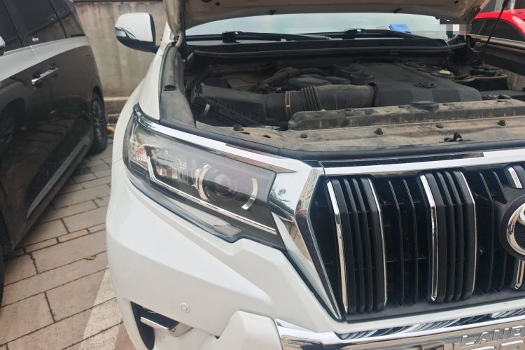 Used Toyota Prado  Right Front Headlight
