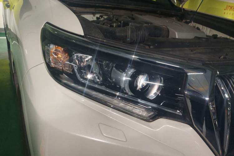 Used Toyota Prado 2018 3.5L Automatic TX-L with Rear-Mounted Spare Tire Right Front Headlight