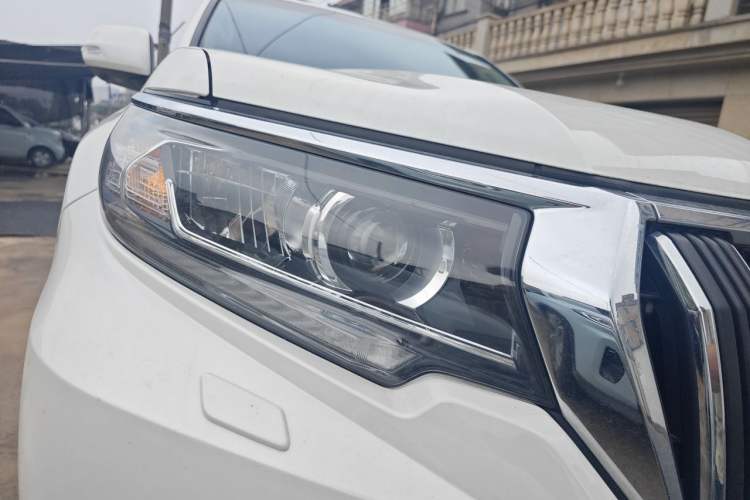 Used Toyota Prado 2018 3.5L Automatic TX-L with Rear-Mounted Spare Tire Right Front Headlight