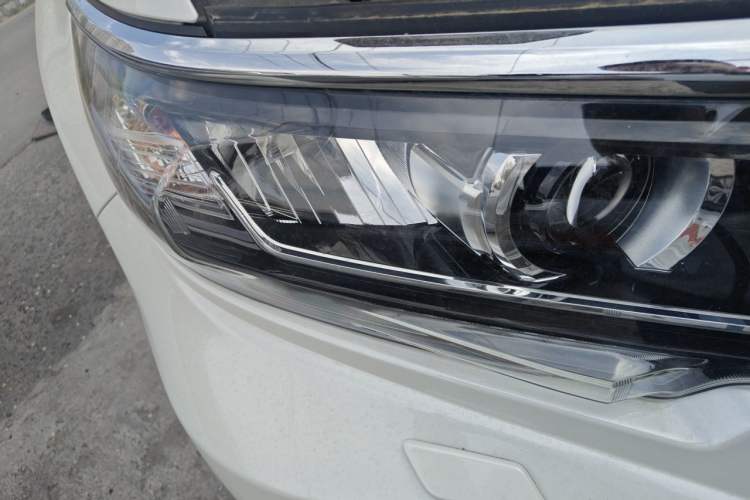 Used Toyota Prado 2018 3.5L Automatic TX-L with Rear-Mounted Spare Tire Right Front Headlight
