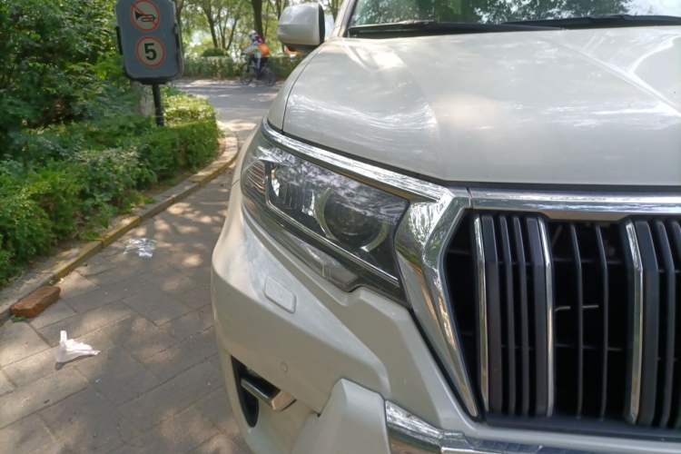 Used Toyota Prado 2018 3.5L Automatic TX-L with Rear-Mounted Spare Tire Right Front Headlight