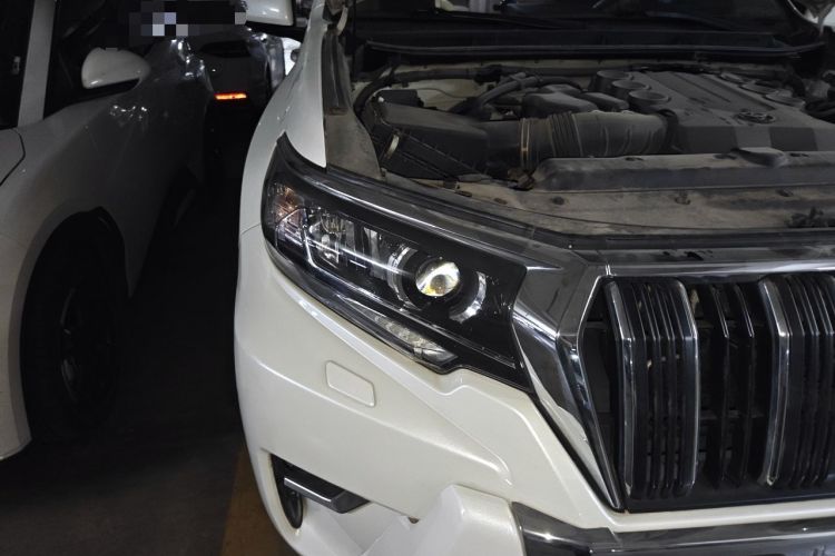 Used Toyota Prado  Right Front Headlight