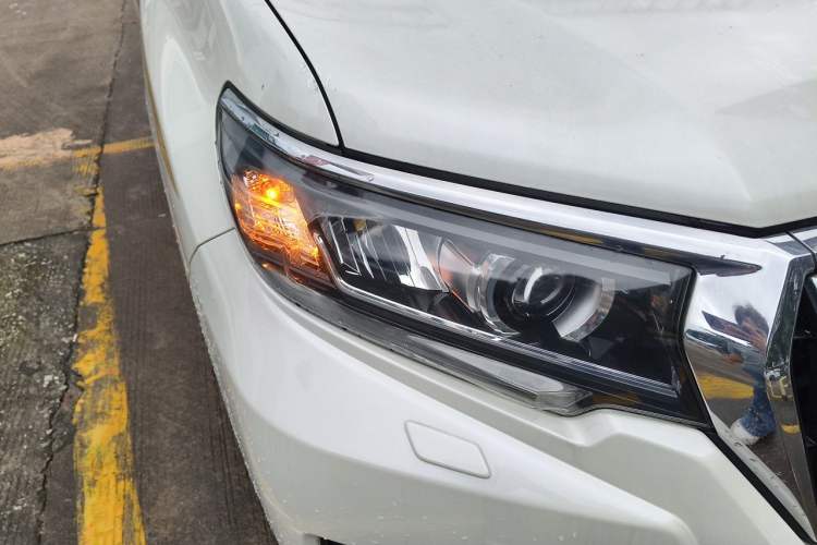 Used Toyota Prado 2018 3.5L Automatic TX-L Right Front Headlight
