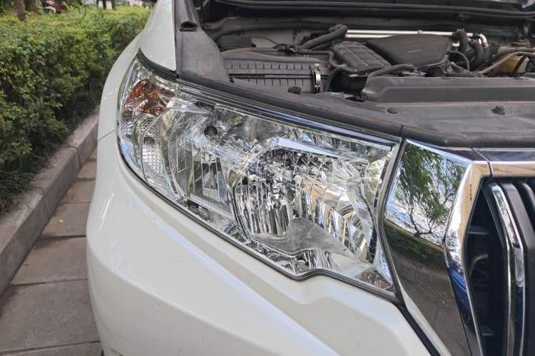 Used Toyota Prado 2018 2.7L TXL Nine-Cylinder External Fuel Tank Large Fuel Capacity – Middle East Right Front Headlight