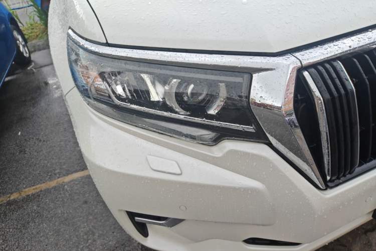 Used Toyota Prado 2018 3.5L Automatic TX-L with Rear-Mounted Spare Tire Right Front Headlight