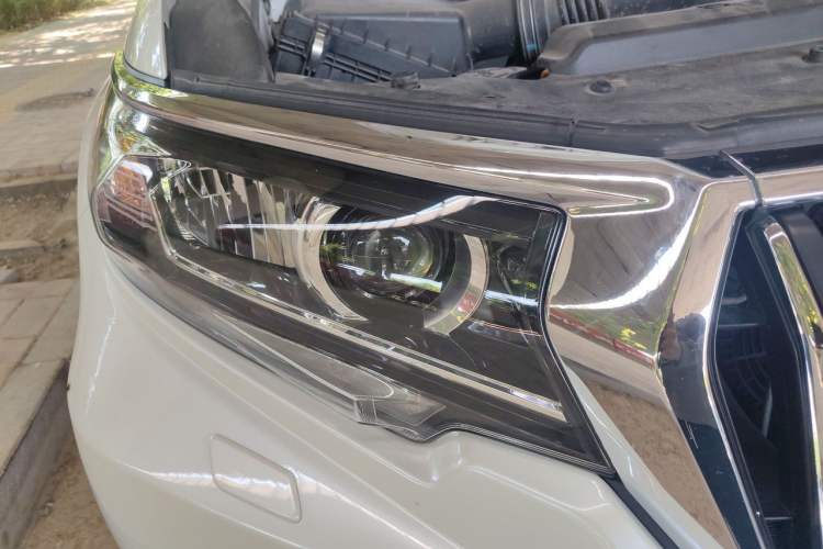 Used Toyota Prado 2018 3.5L Automatic TX-L with Rear-Mounted Spare Tire Right Front Headlight