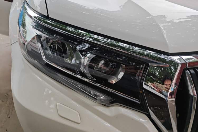 Used Toyota Prado 2018 3.5L Automatic TX-L with Rear-Mounted Spare Tire Right Front Headlight