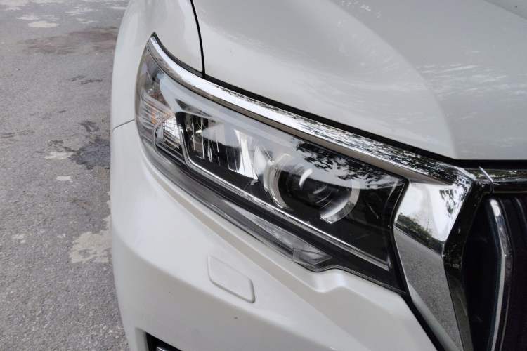 Used Toyota Prado 2018 3.5L Automatic TX-L with Rear-Mounted Spare Tire Right Front Headlight