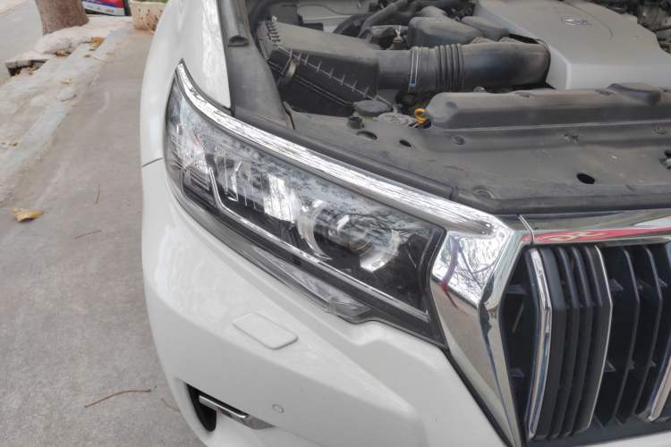 Used Toyota Prado 2018 3.5L Automatic TX-L with Rear-Mounted Spare Tire Right Front Headlight