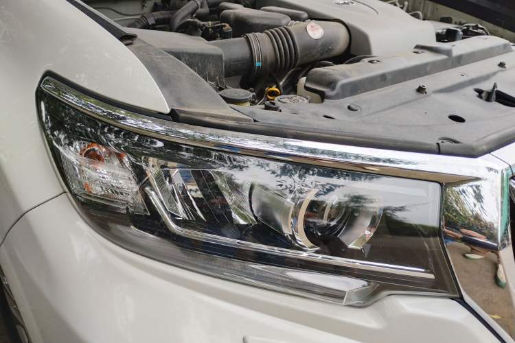 Used Toyota Prado 2018 3.5L Automatic TX-L with Rear-Mounted Spare Tire Right Front Headlight