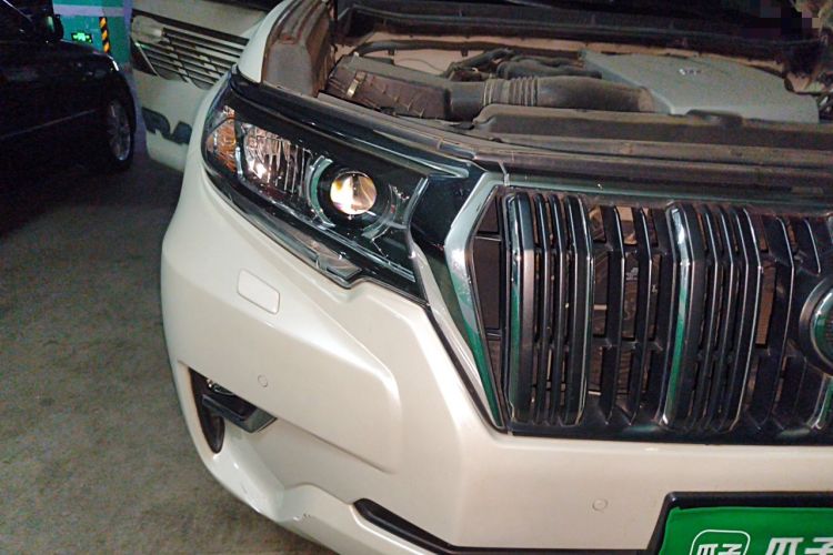 Used Toyota Prado 2018 3.5L Automatic TX-L with Rear-Mounted Spare Tire Right Front Headlight