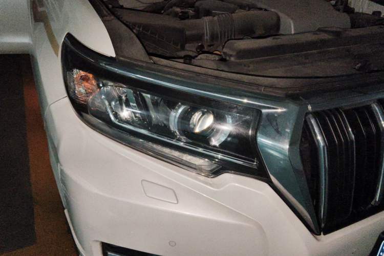 Used Toyota Prado 2018 3.5L Automatic VX with Rear-Mounted Spare Tire Right Front Headlight