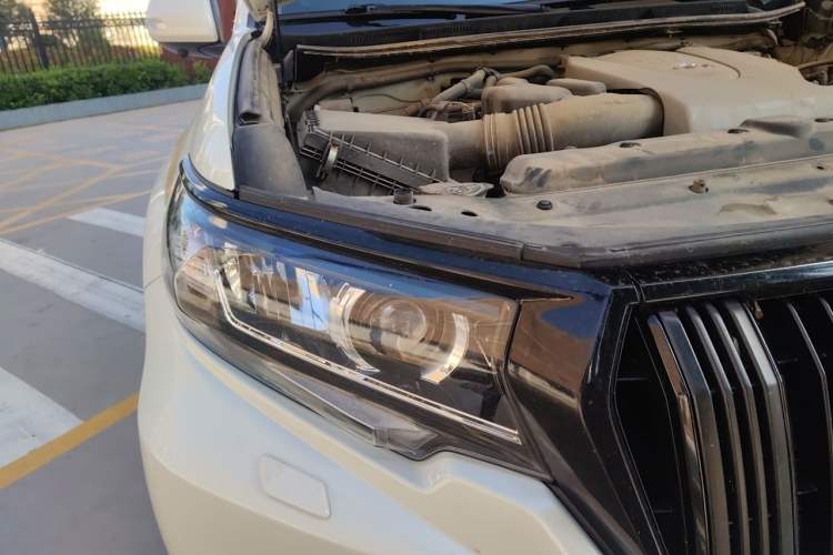 Used Toyota Prado 2018 3.5L Automatic TX-L with Rear-Mounted Spare Tire Right Front Headlight