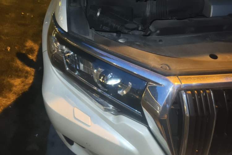 Used Toyota Prado 2018 3.5L Automatic TX-L with Rear-Mounted Spare Tire Right Front Headlight