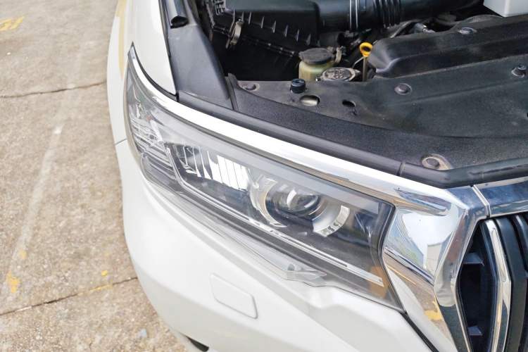 Used Toyota Prado 2018 3.5L Automatic TX-L with Rear-Mounted Spare Tire Right Front Headlight
