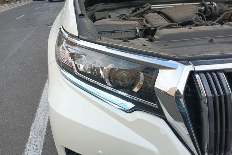 Used Toyota Prado  Right Front Headlight