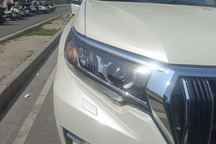 Used Toyota Prado 2018 3.5L Automatic TX-L with Rear-Mounted Spare Tire Right Front Headlight