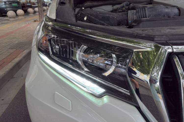 Used Toyota Prado 2018 3.5L Automatic TX-L with Rear-Mounted Spare Tire Right Front Headlight