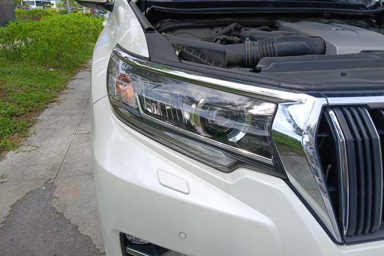 Used Toyota Prado 2018 3.5L Automatic TX-L with Rear-Mounted Spare Tire Right Front Headlight