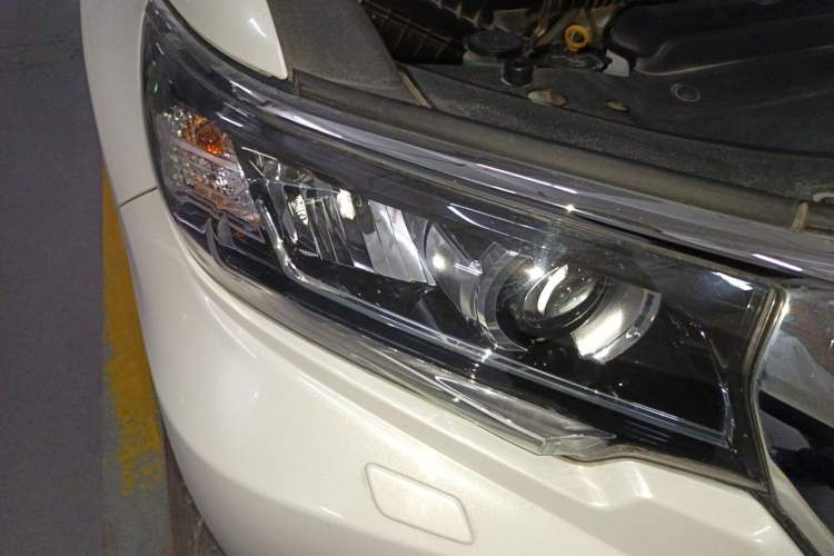Used Toyota Prado 2018 3.5L Automatic TX-L with Rear-Mounted Spare Tire Right Front Headlight