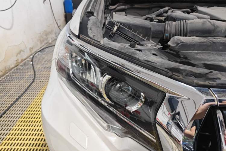 Used Toyota Prado 2018 3.5L Automatic TX-L with Rear-Mounted Spare Tire Right Front Headlight