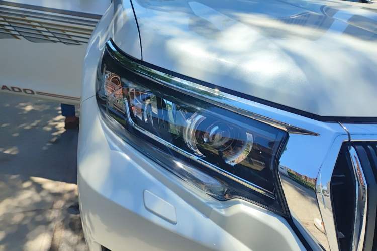 Used Toyota Prado 2018 3.5L Automatic TX-L with Rear-Mounted Spare Tire Right Front Headlight