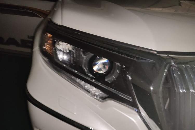 Used Toyota Prado 2018 3.5L Automatic TX-L with Rear-Mounted Spare Tire Right Front Headlight